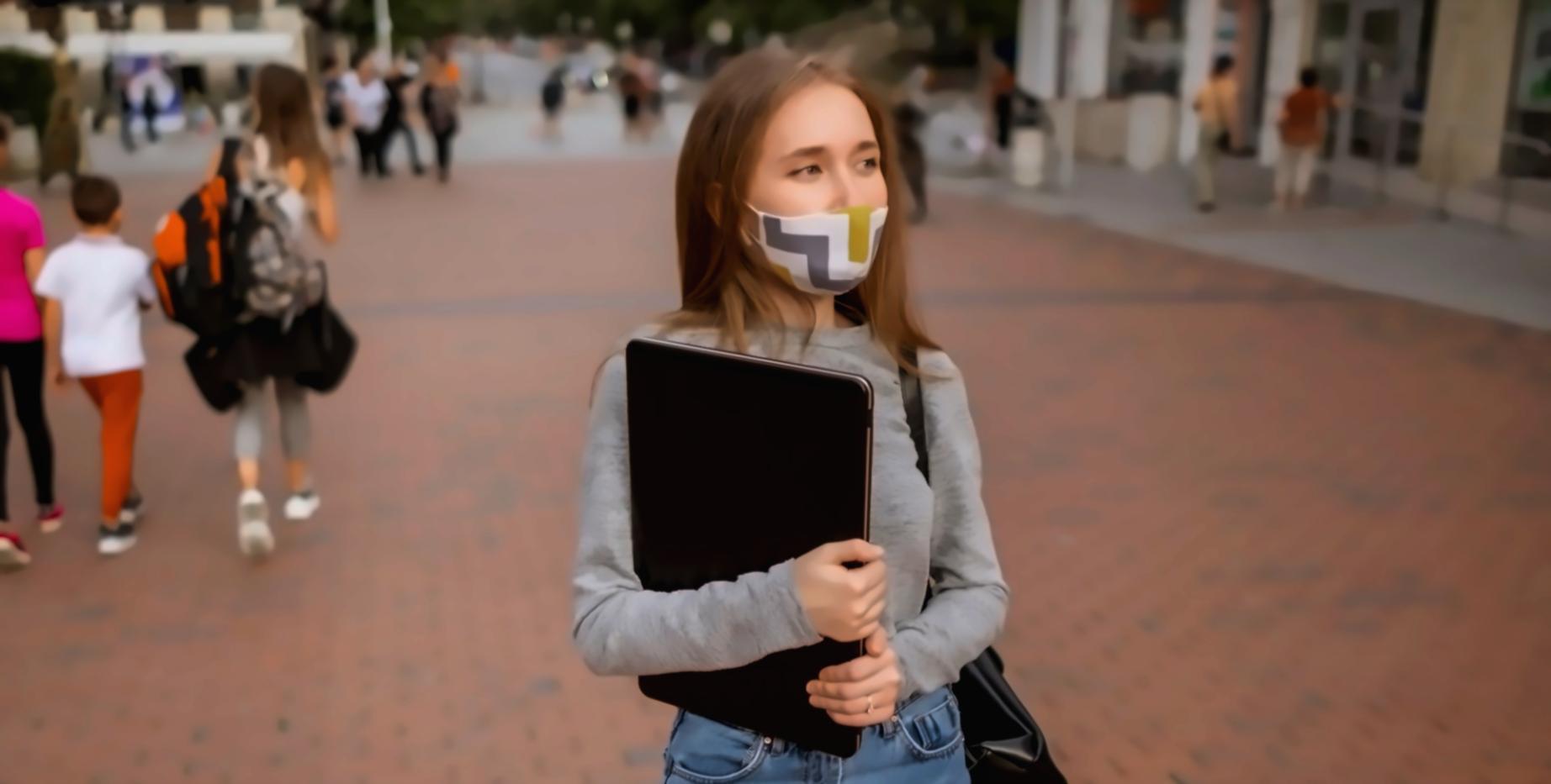 Workshop-Situation mit Teilnehmern beim Lernen von Budget-Freigabeprozessen
